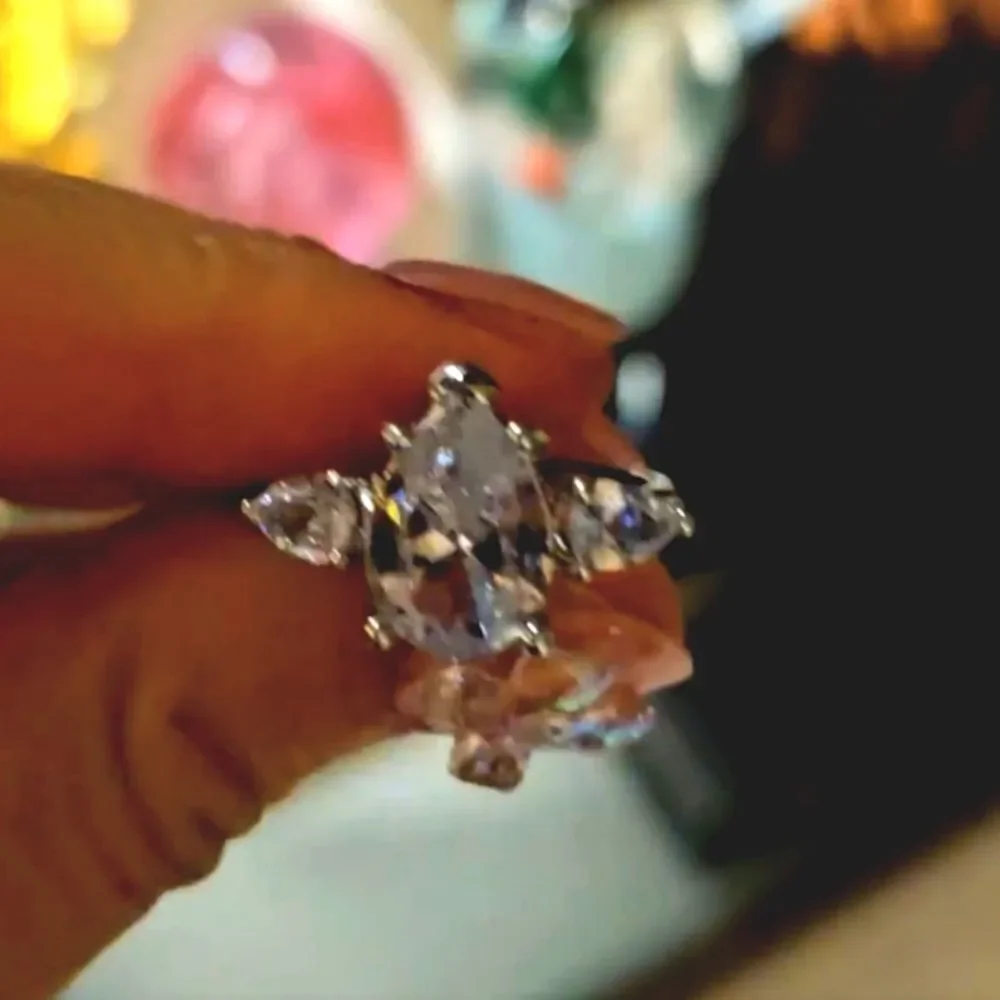 Elegant diamond wedding ring